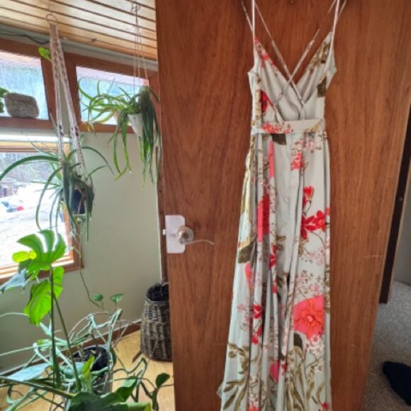 Gorgeous strappy floor length floral dress - Picture 8 of 8